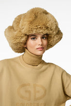 Load image into Gallery viewer, Cher Fluffy Aviator - Caramello
