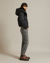 Load image into Gallery viewer, Puffer Jacket Cotton Blended/Fox Trimming - Noir
