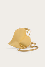 Load image into Gallery viewer, Imogen Clutch  - Shiny Gold
