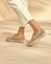 Load image into Gallery viewer, Suede Boat-Shoes Hamptons Vi  - Vintage Taupe
