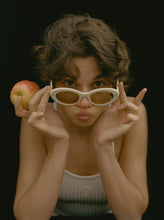Load image into Gallery viewer, Frame N.05 - Sunglasses  - Cream Gold
